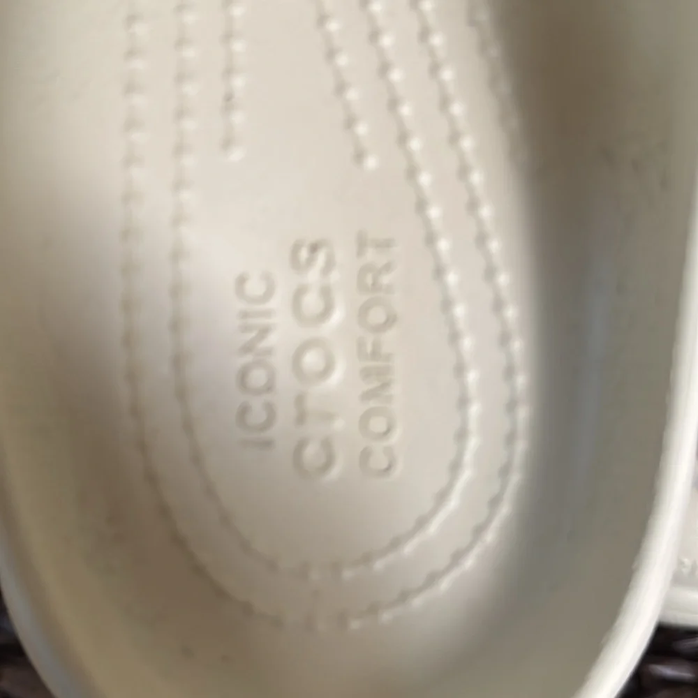 Crocs Women’s Size 10 Crush‎ Sandal Bone Color 2-Inch Heel Charms Included